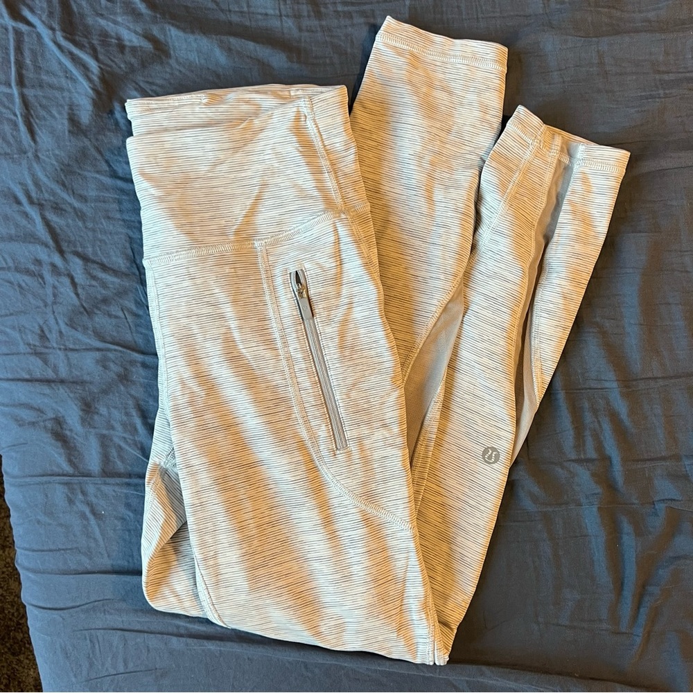 LuluLemon White Cropped Leggings Size 10